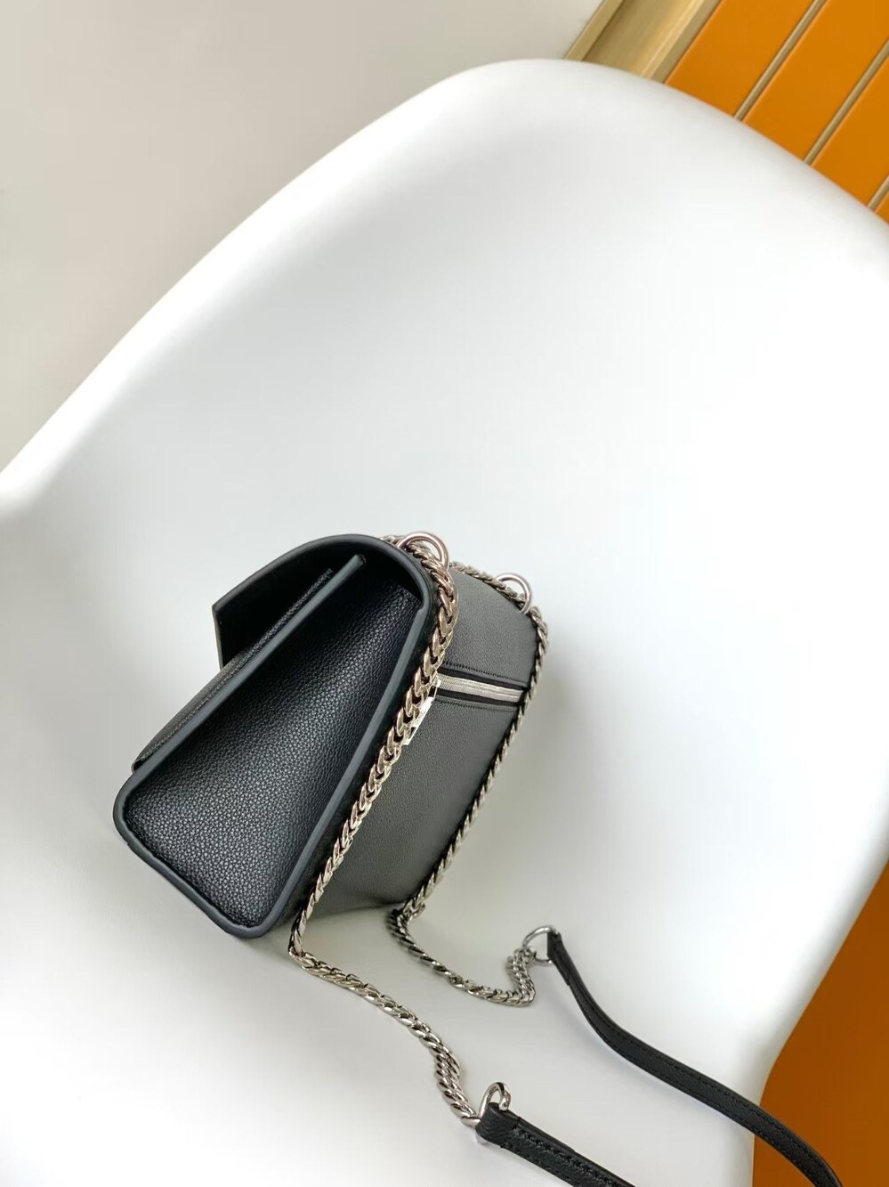 LOUIS VUITTON MYLOCKME CHAIN BB in Grained Leather - Picture 2 of 8